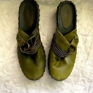 ECCO green leather clogs size 39.